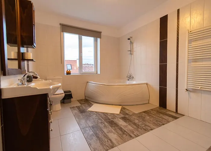 Lua Solis In The Old Town W/ Mt Tampa Views